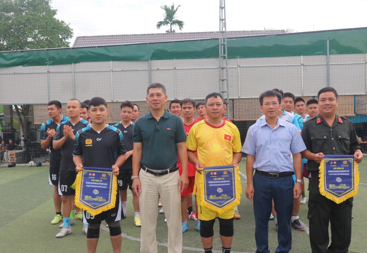 Phòng Cảnh sát cơ động tổ chức giải bóng đá chào mừng kỷ niệm 63 năm Ngày truyền thống lực lượng Cảnh sát nhân dân