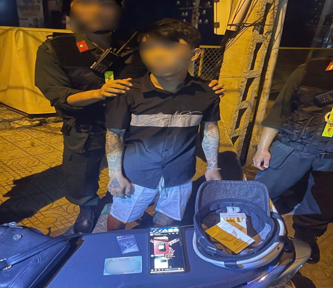 Tổ tuần tra Phòng Cảnh sát cơ động phát hiện đối tượng nghi tàng trữ trái phép chất ma túy