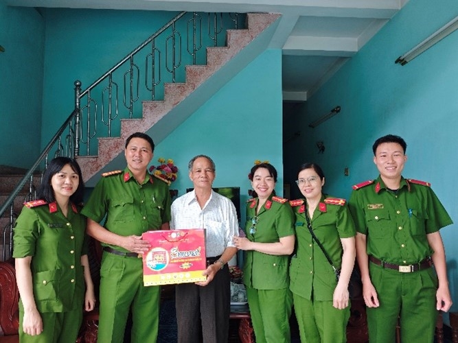 Hoạt động kỷ niệm 78 năm Ngày Thương binh Liệt sĩ của Phòng Cảnh sát Thi hành án hình sự và Hỗ trợ tư pháp