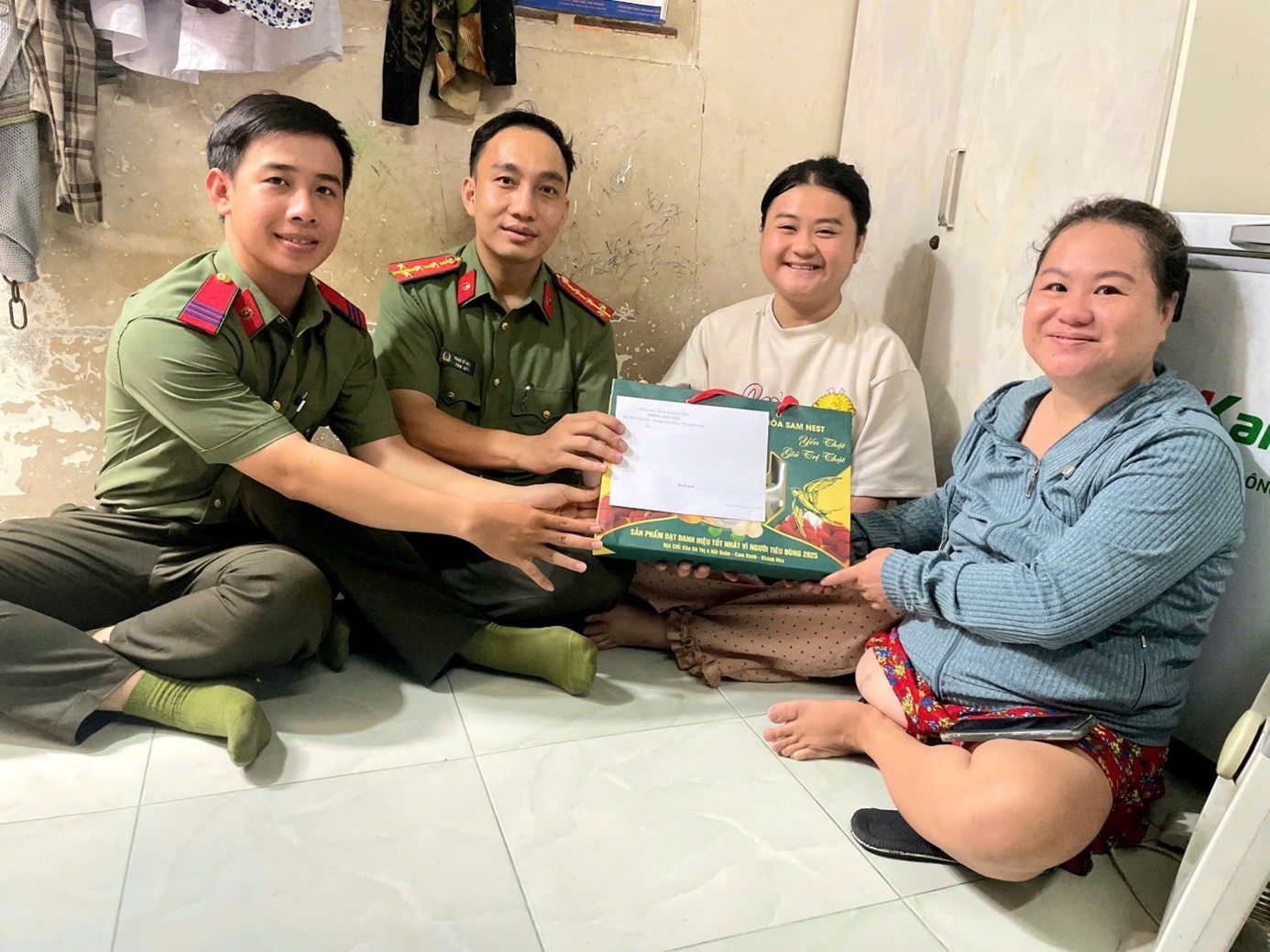 Phòng Hậu cần:  Tổ chức chương trình “Tiếp bước cùng em đến trường”