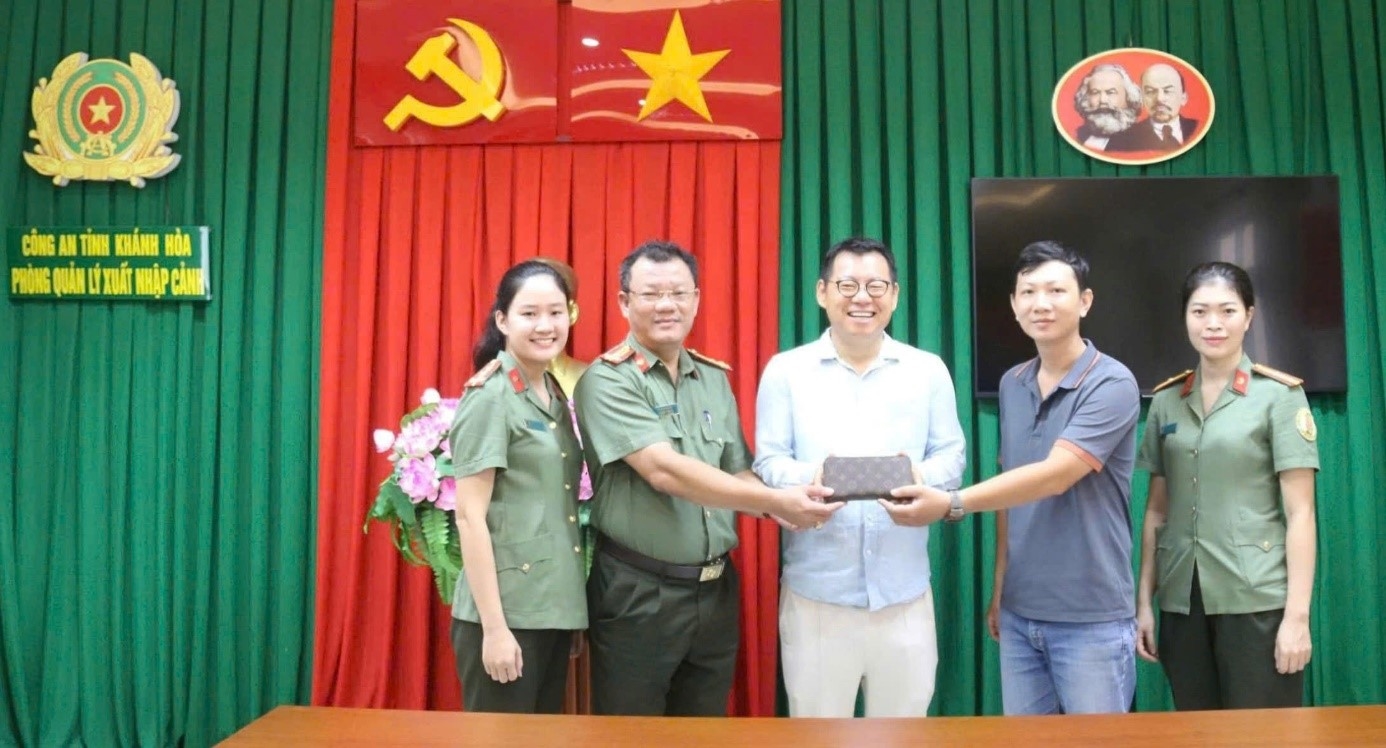 Nhanh chóng xác minh, trao trả tài sản  cho người nước ngoài