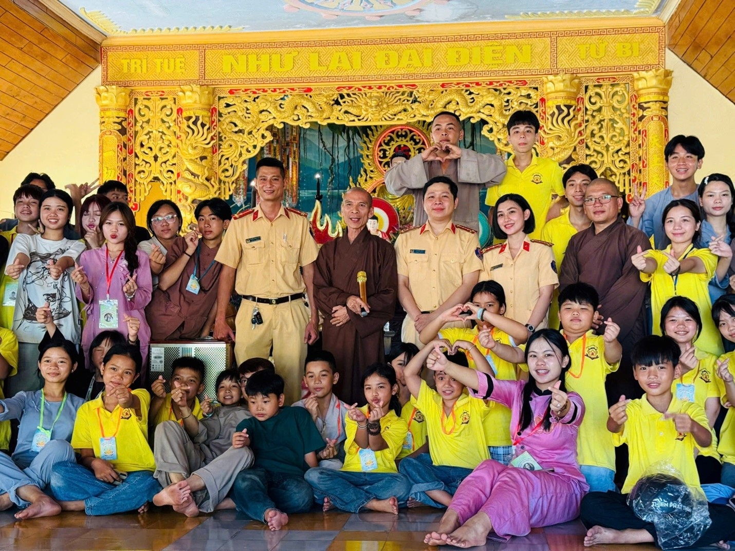 Tuyên truyền Luật Trật tự an toàn giao thông đường bộ cho thanh, thiếu nhi khóa tu mùa hè 2025 tại chùa Từ Vân
