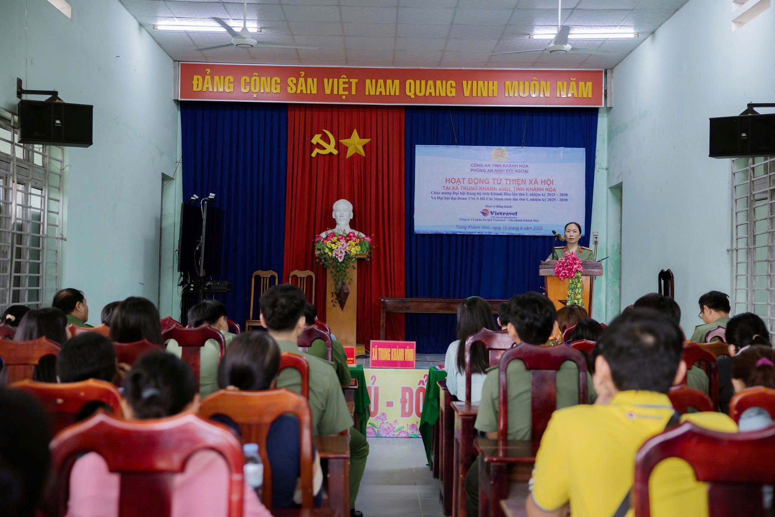 Phòng An ninh đối ngoại phối hợp tổ chức các hoạt động xã hội từ thiện tại xã Trung Khánh Vĩnh