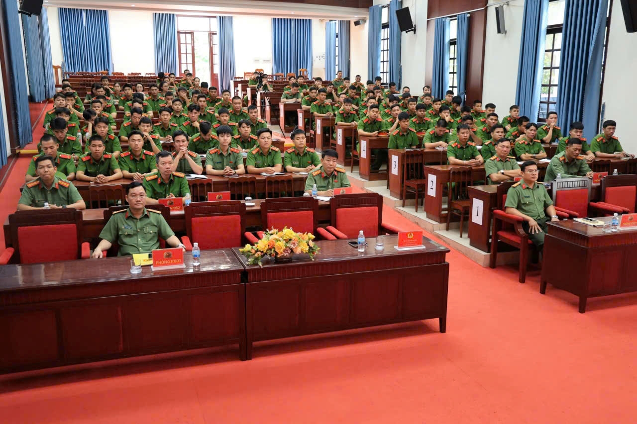 Công an tỉnh tổ chức Lễ khai giảng lớp bồi dưỡng kiến thức quốc phòng và an ninh dành cho cán bộ, đảng viên thuộc đối tượng 4 năm 2025.