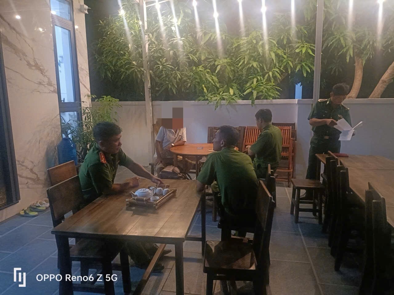 Công an xã Công Hải phối hợp với Tổ công tác Biên Phòng Bình Tiên triển khai kế hoạch kiểm tra, hướng dẫn khai báo cư trú cho người nước ngoài trên địa bàn xã