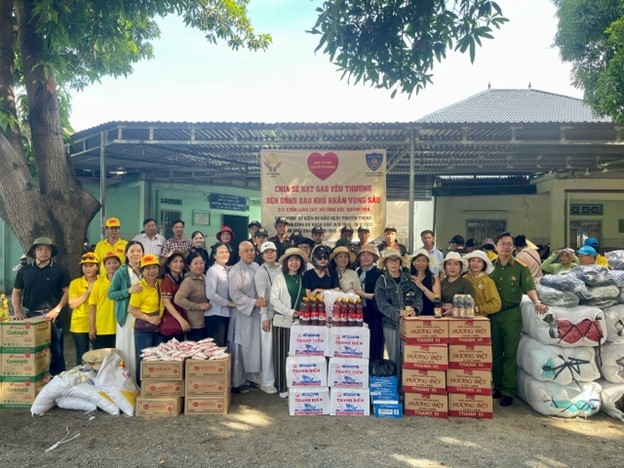 Phòng Cảnh sát cơ động Công an tỉnh Khánh Hòa tổ chức hoạt động tình nguyện tại xã Công Hải, tỉnh Khánh Hòa