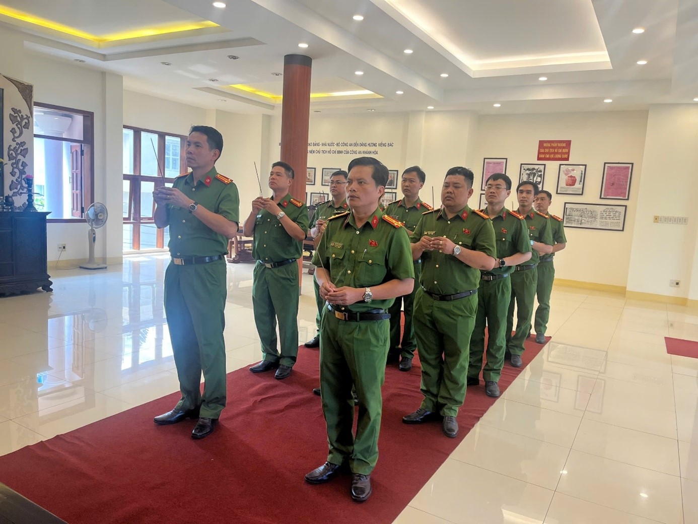 Phòng Cảnh sát điều tra tội phạm về ma túy tổ chức dâng hương, dâng hoa tưởng niệm Chủ tịch Hồ Chí Minh