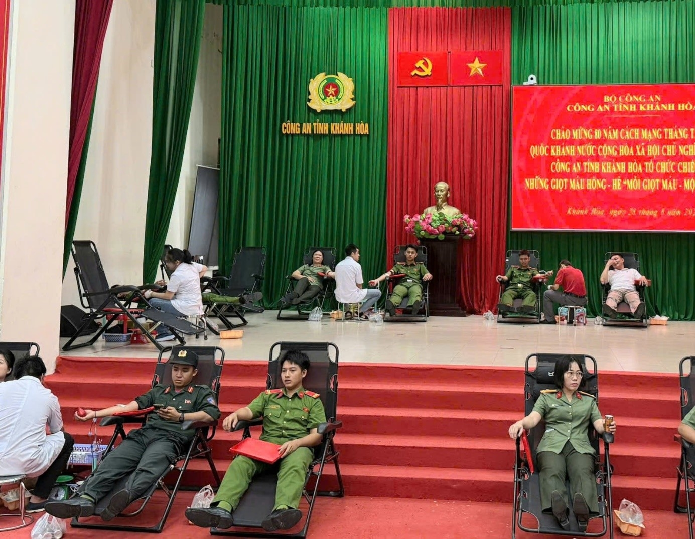 Công an tỉnh Khánh Hòa: Tổ chức Chiến dịch  những giọt máu hồng - hè “Mỗi giọt máu - Một tấm lòng”