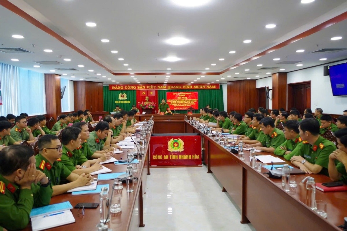 Hướng dẫn, tập huấn cho lực lượng công an cấp xã trong quản lý tạm trú và xử lý vi phạm hành chính liên quan người nước ngoài