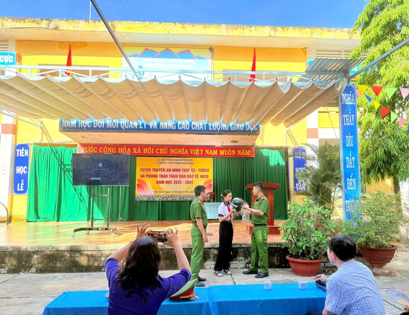 Công an xã Mỹ Sơn tổ chức tuyên truyền, phổ biến kiến thức về an ninh trật tự tại trường Trung học cơ sở Trần Hưng Đạo