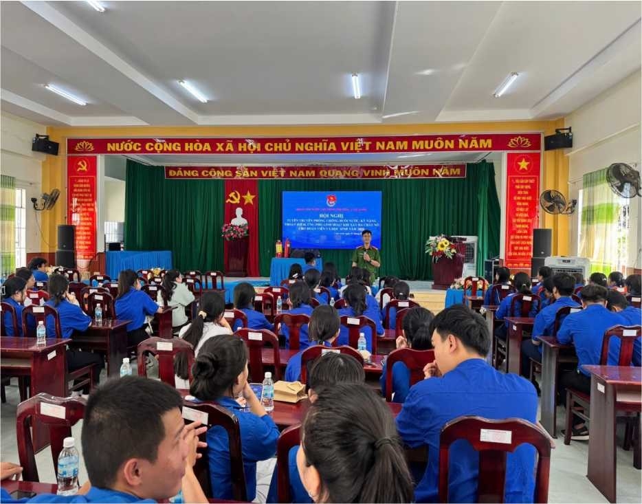 Phòng chống đuối nước, kỹ năng thoát hiểm, ứng phó linh hoạt khi xảy ra cháy nổ cho đoàn viên và học sinh năm 2025