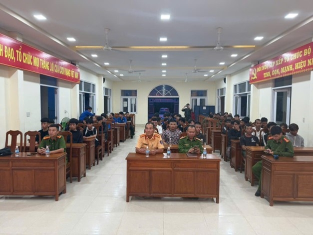 Tuyên truyền pháp luật trật tự, an toàn giao thông tại xã Suối Dầu