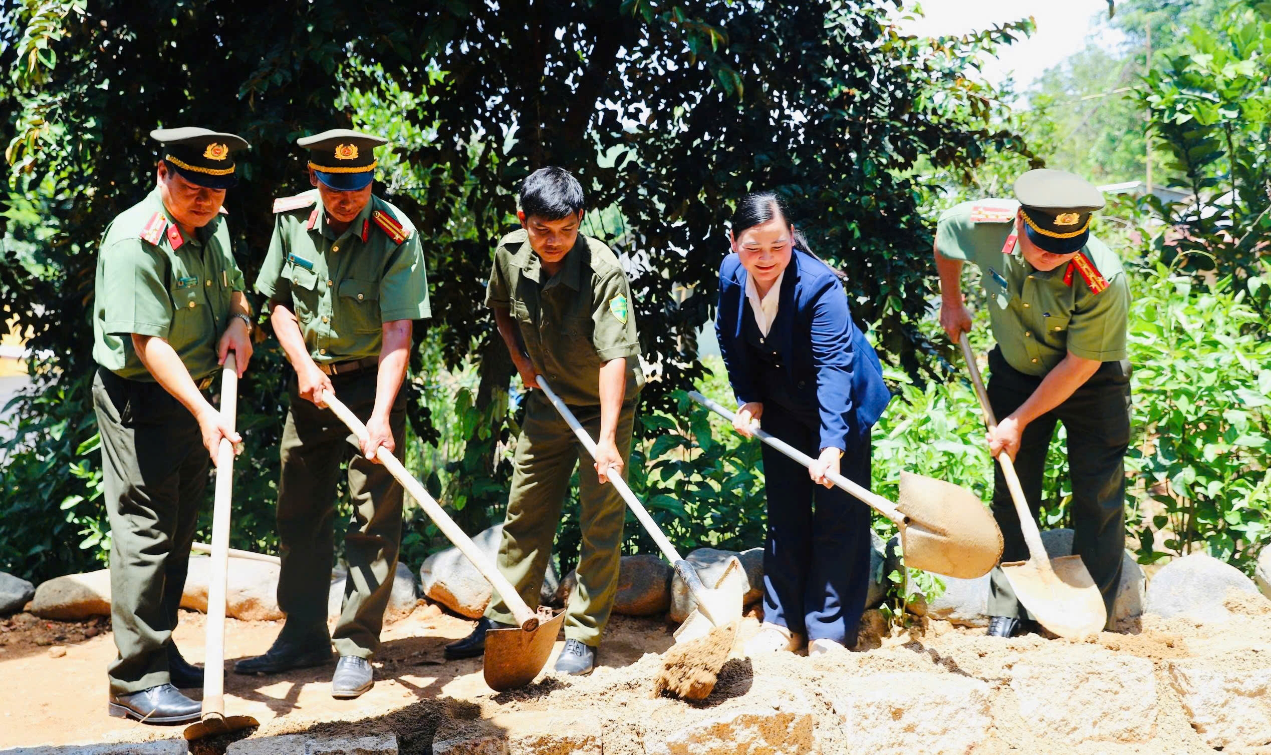 Khởi công xây dựng “Nhà tình nghĩa” cho lực lượng tham gia bảo vệ an ninh, trật tự ở cơ sở