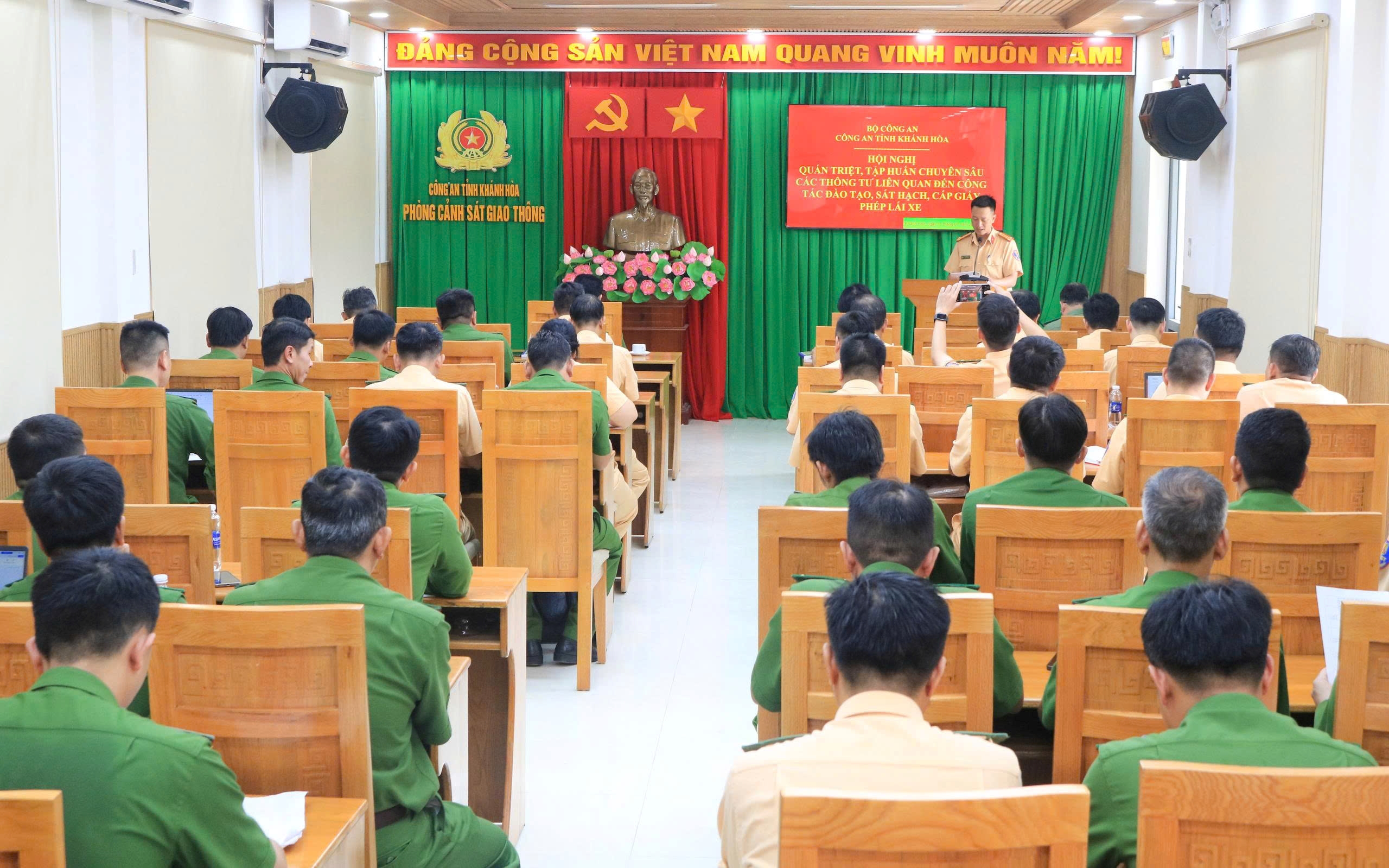 Công an Khánh Hòa tổ chức tập huấn các quy định mới về đào tạo, sát hạch, cấp giấy phép lái xe