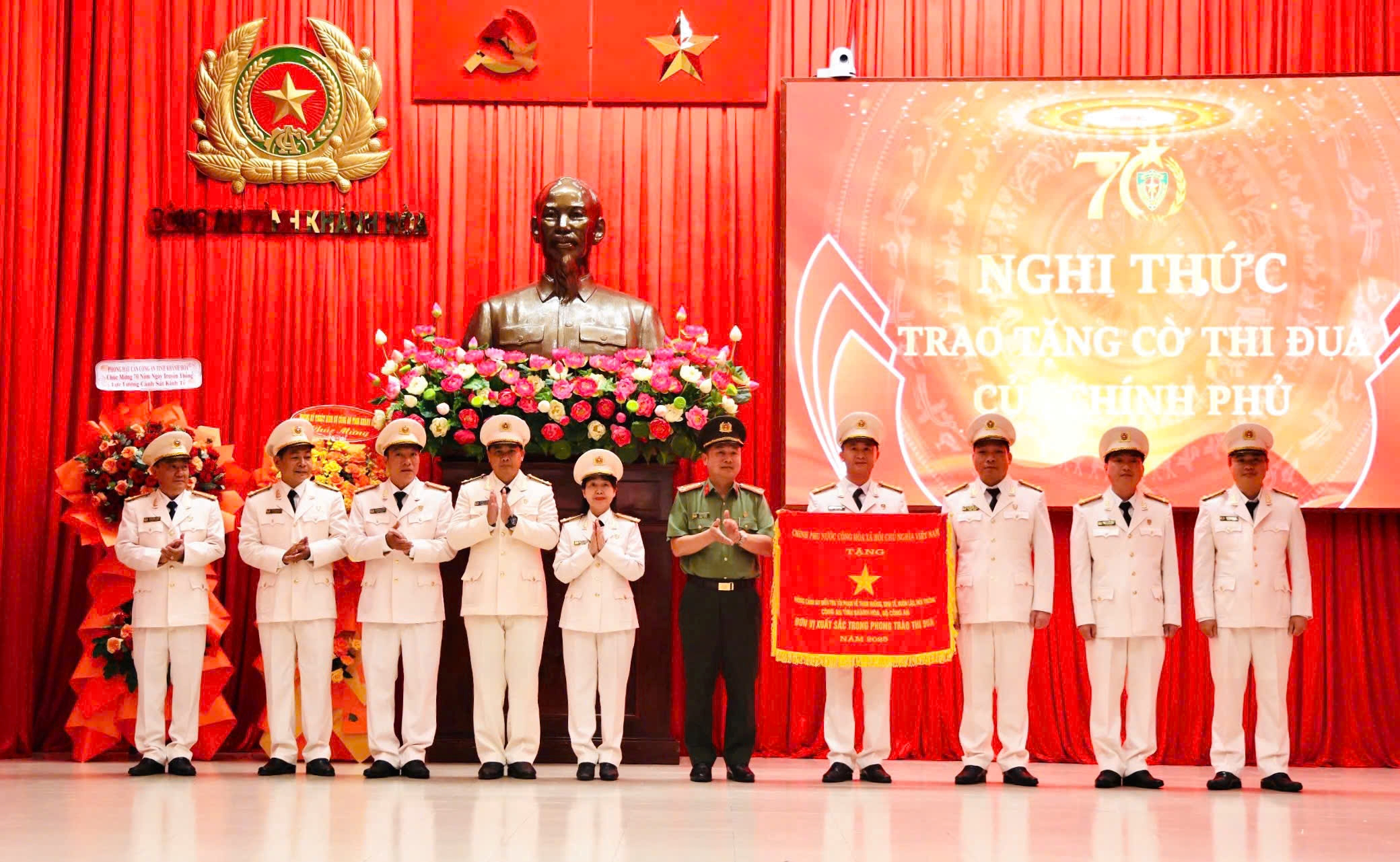 Phòng Cảnh sát kinh tế kỷ niệm 70 năm ngày truyền thống và đón nhận Cờ thi đua của Chính phủ