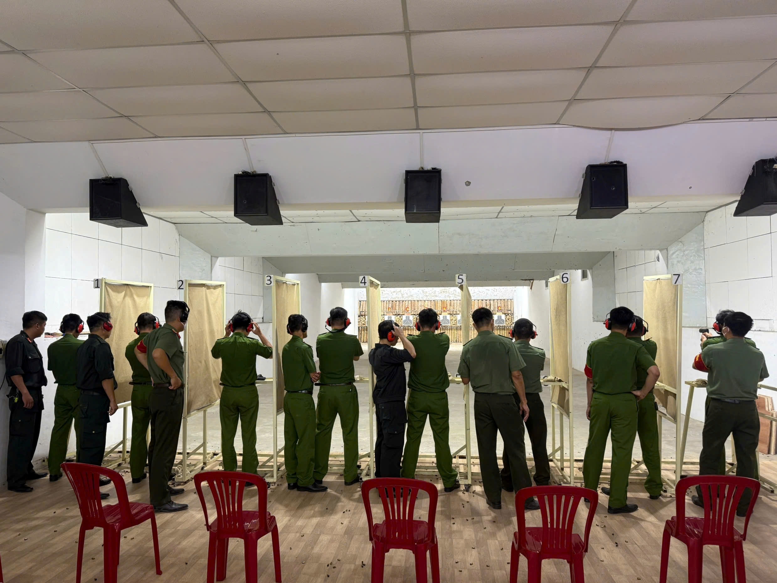 Công an tỉnh Khánh Hòa tổ chức kiểm tra bắn đạn thật súng ngắn quân dụng năm 2026