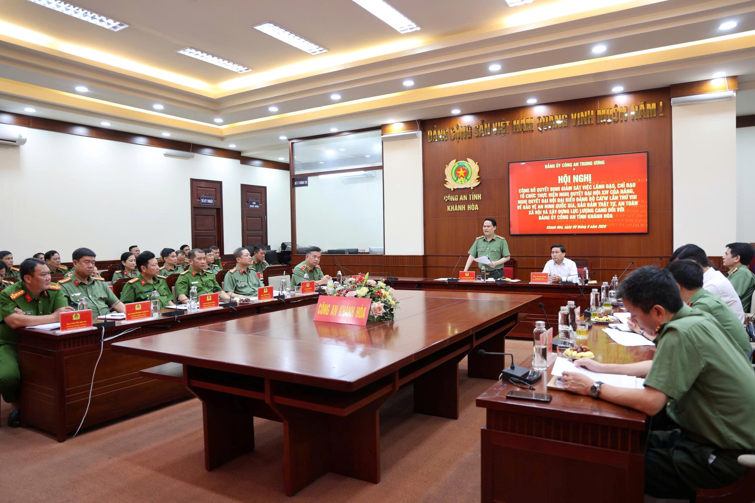 Đoàn giám sát của Đảng uỷ Công an Trung ương công bố quyết định kiểm tra, giám sát đối với Đảng uỷ Công an Khánh Hoà