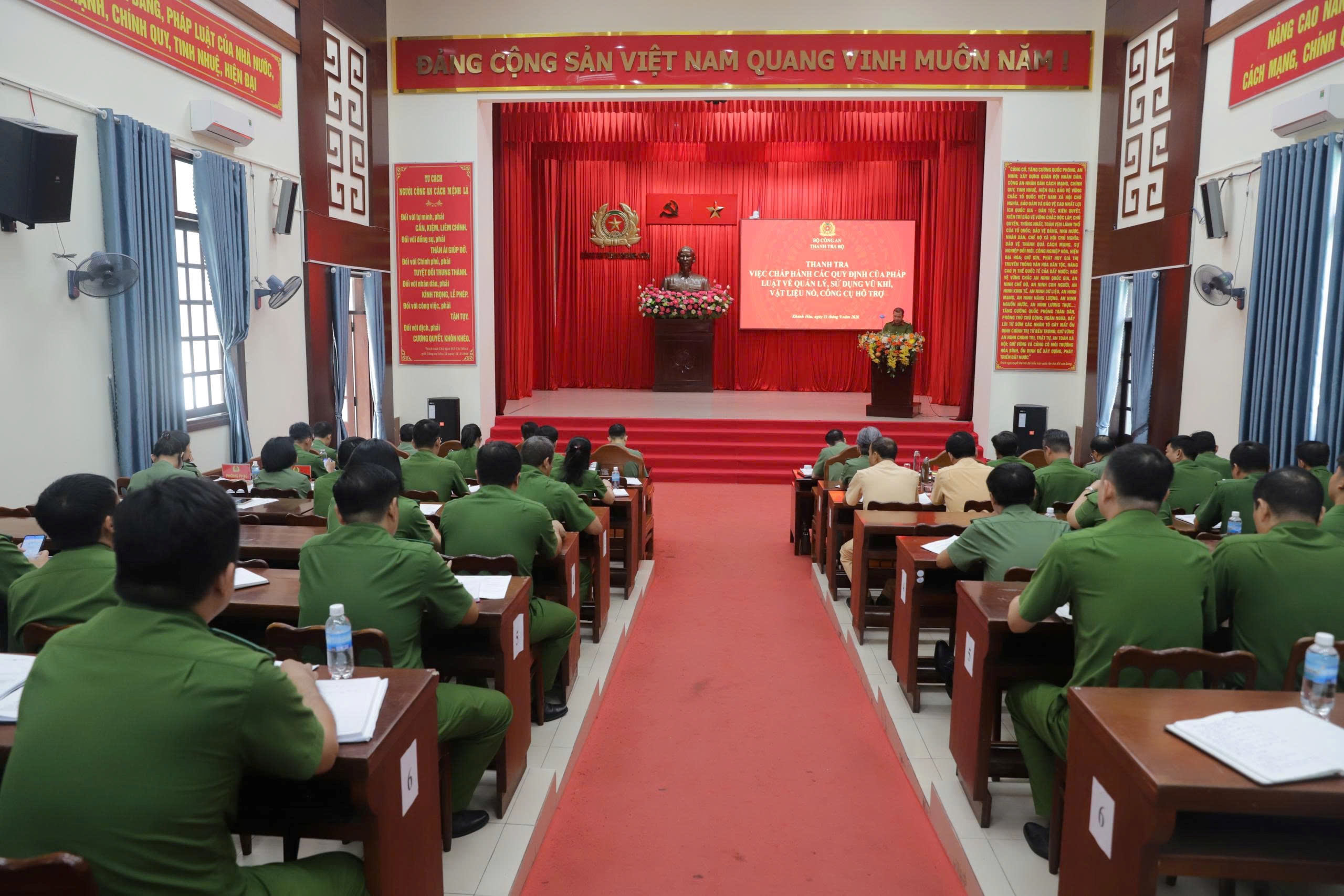 Đoàn Thanh tra của Bộ Công an làm việc với Công an Khánh Hòa về công tác quản lý, sử dụng vũ khí, vật liệu nổ, công cụ hỗ trợ