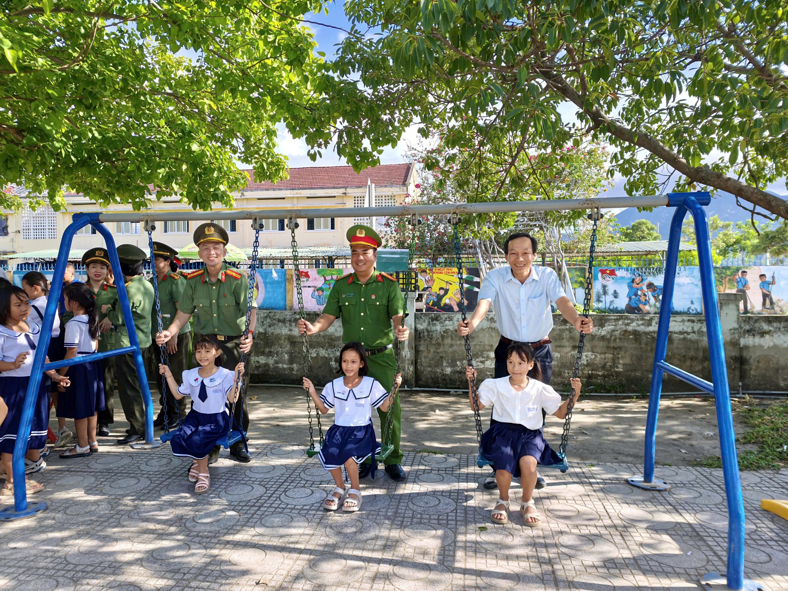 Tuổi trẻ Công an tỉnh Khánh Hòa tổ chức chuỗi hoạt động chào mừng kỷ niệm 70 năm Ngày thành lập Hội Liên hiệp Thanh niên Việt Nam tại phường Đông Ninh Hòa