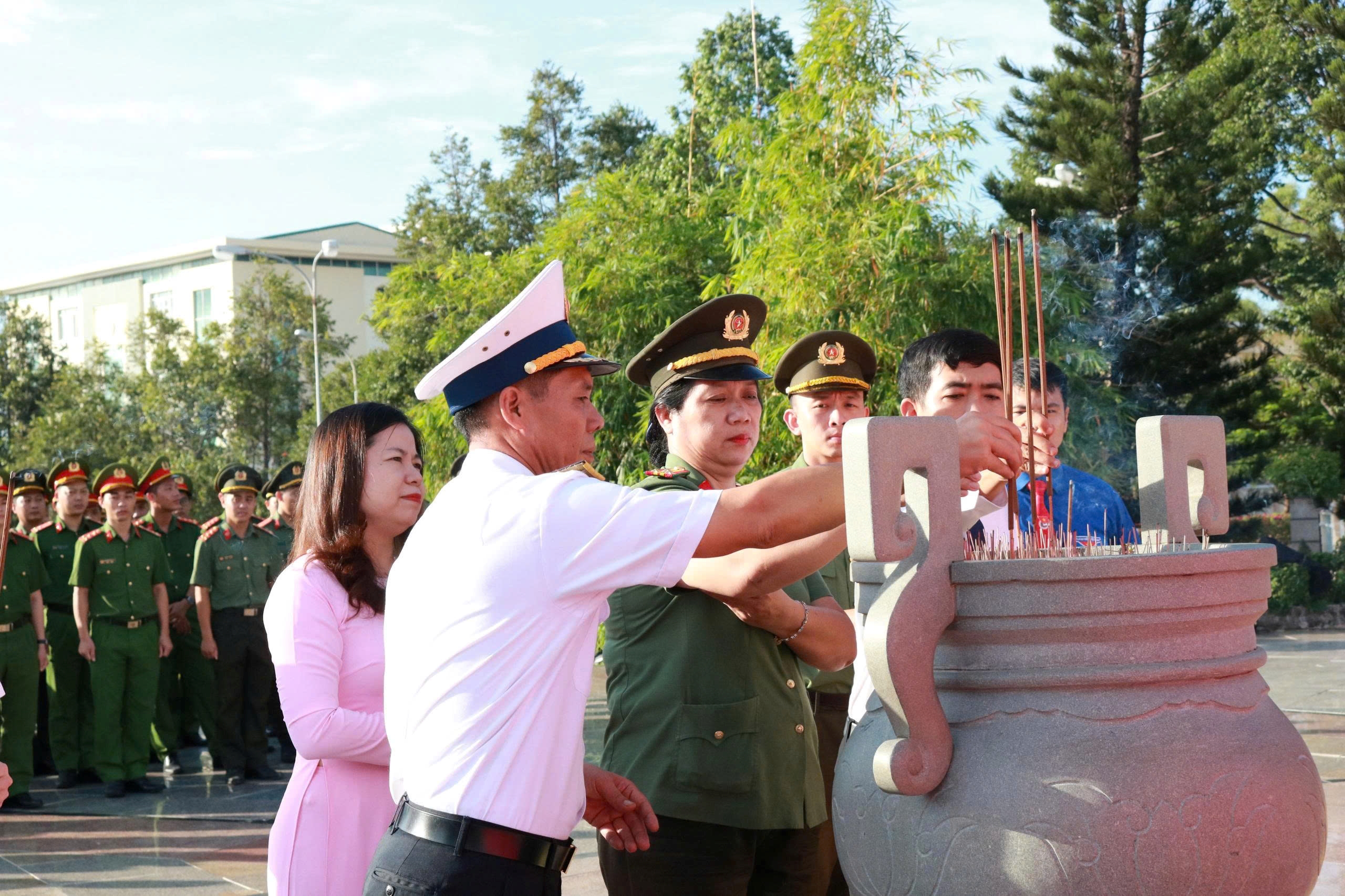 Đoàn Thanh niên Công an tỉnh Khánh Hòa tổ chức sinh hoạt chính trị nhân kỷ niệm 80 năm ngày Chủ tịch Hồ Chí Minh đến Vịnh Cam Ranh