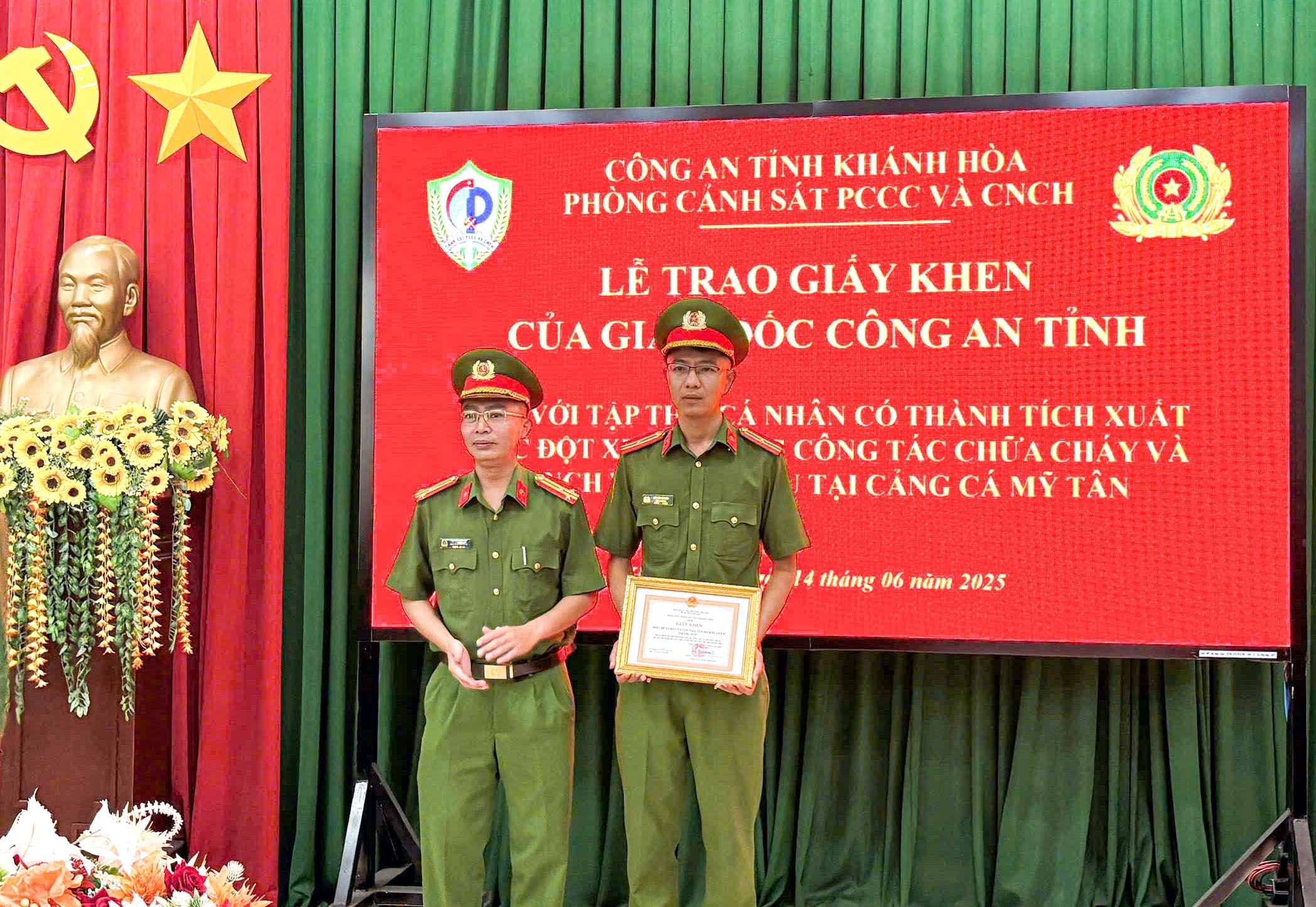 Khen thưởng đột xuất trong công tác chữa cháy và cứu nạn, cứu hộ