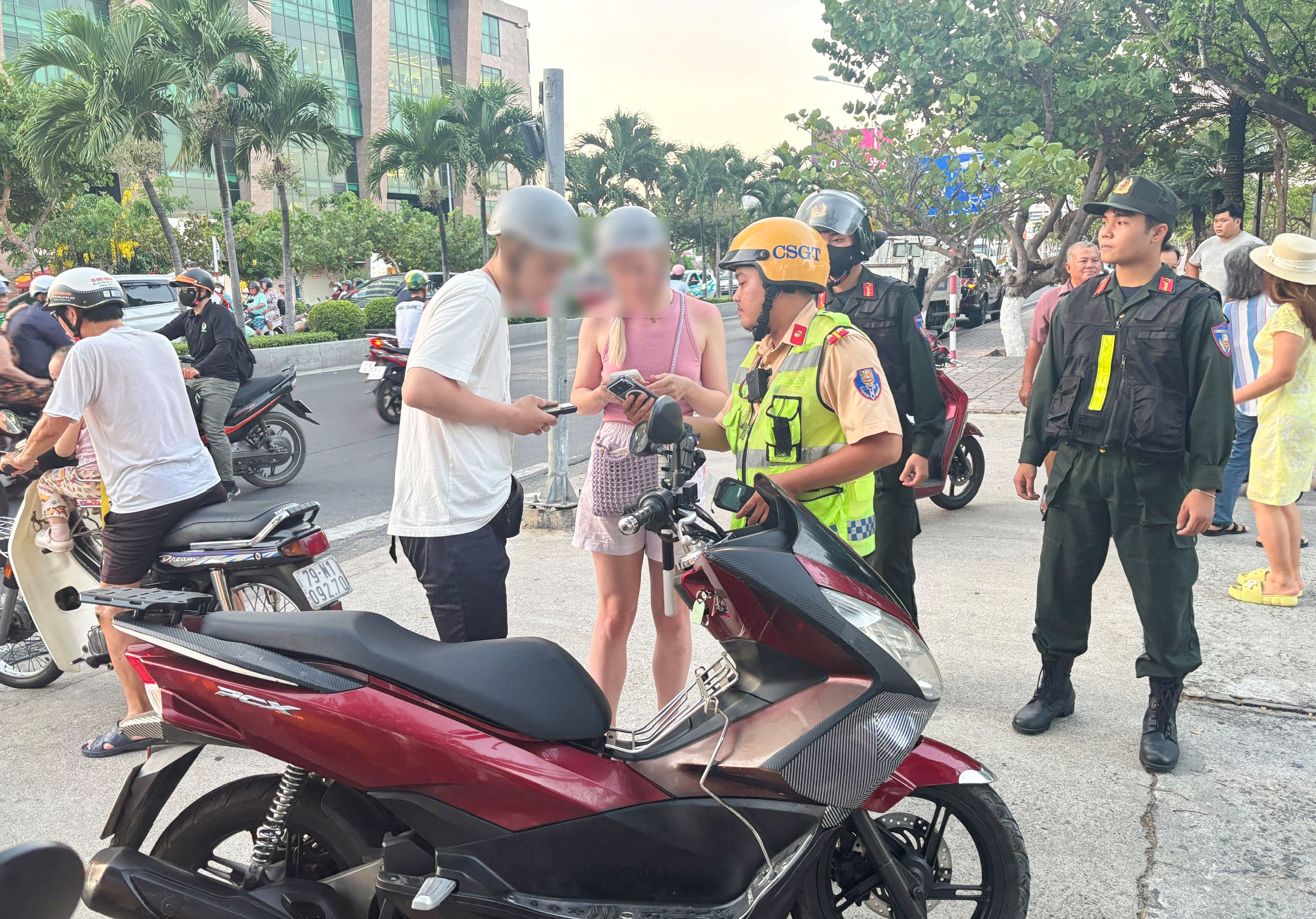 Khánh Hòa: Tăng cường xử lý người nước ngoài vi phạm trật tự an toàn giao thông