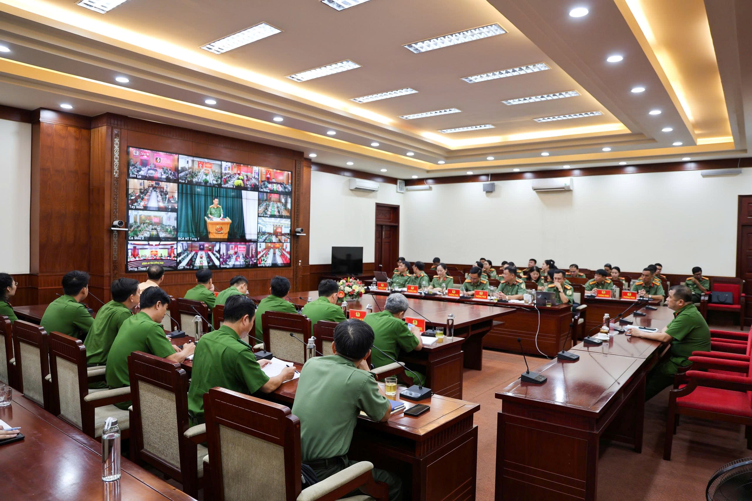Bộ Công an tập huấn triển khai phần mềm thống nhất dùng chung về khai báo tạm trú cho người nước ngoài và thông báo lưu trú cho công dân Việt Nam