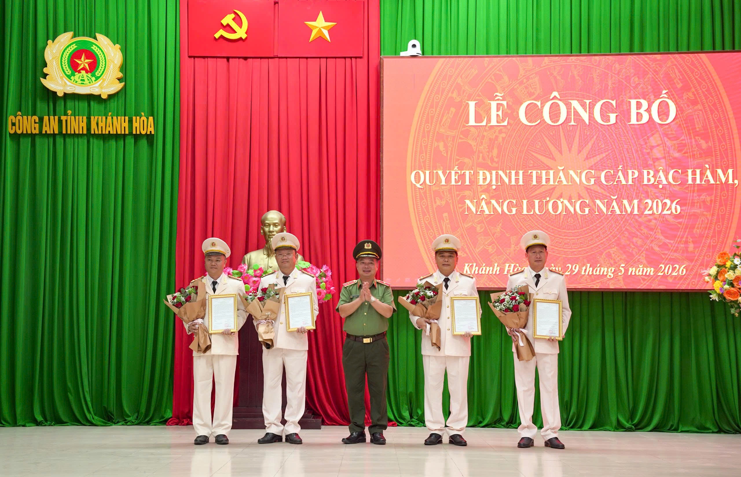 Công an Khánh Hòa: Công bố quyết định thăng cấp bậc hàm, nâng lương năm 2026