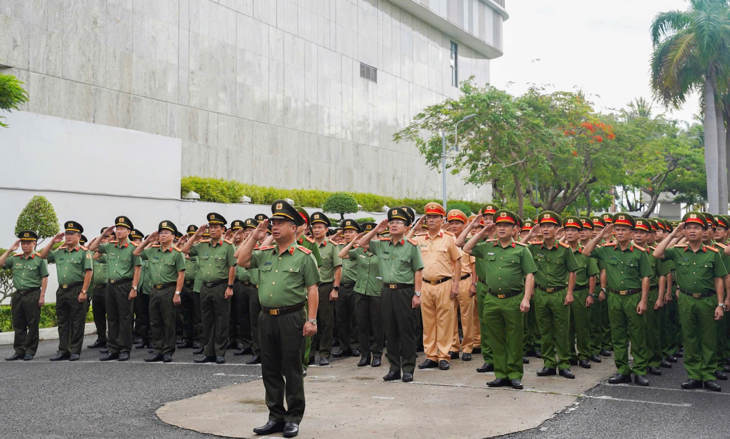 Công an tỉnh Khánh Hòa tổ chức lễ chào cờ tháng 6 năm 2026