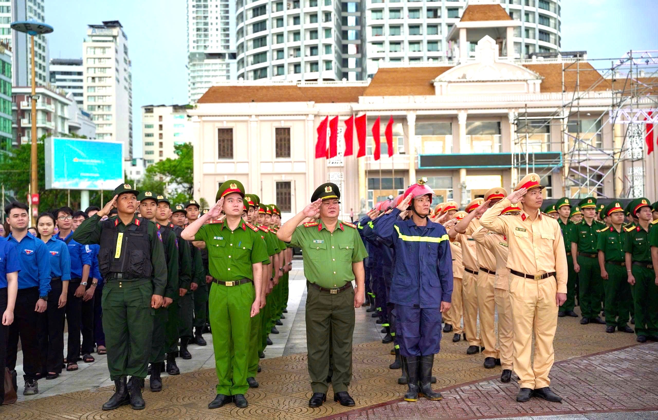 Đoàn Thanh niên Công an tỉnh Khánh Hòa tham dự Lễ chào cờ Tổ quốc tháng 6 và phát động hoạt động hè, Tháng hành động vì trẻ em năm 2026