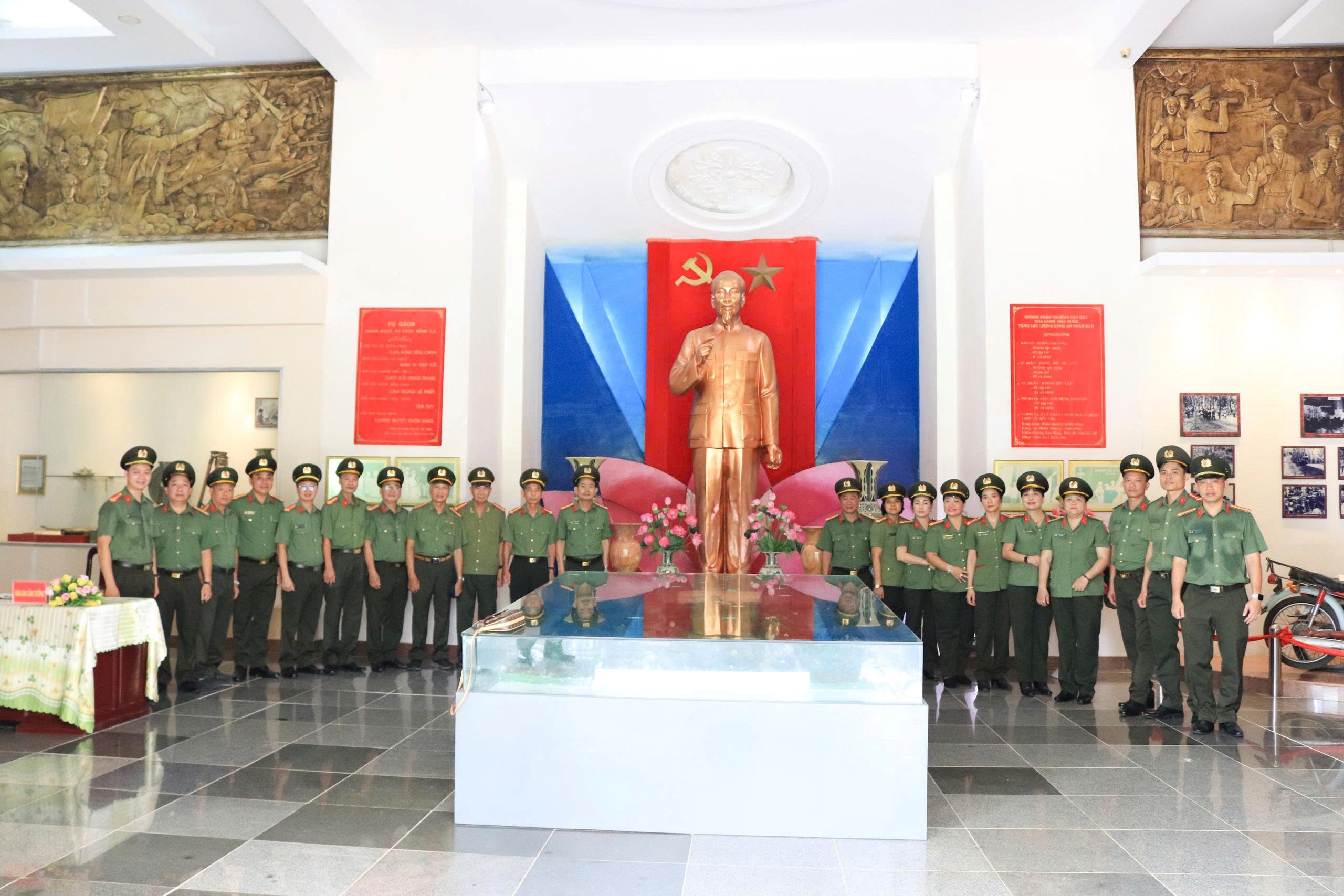 Công an tỉnh tổ chức đợt sinh hoạt chính trị, hành trình về nguồn với chủ đề “Hành trình Phương Nam: Theo dấu chân người chiến sĩ An ninh”