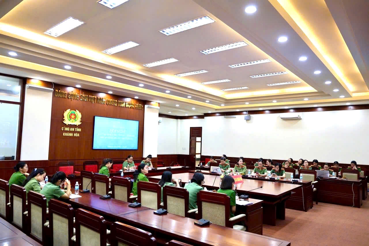 Hội Phụ nữ Công an tỉnh Khánh Hòa tham dự Hội nghị sơ kết công tác hội và phong trào phụ nữ 6 tháng đầu năm 2026