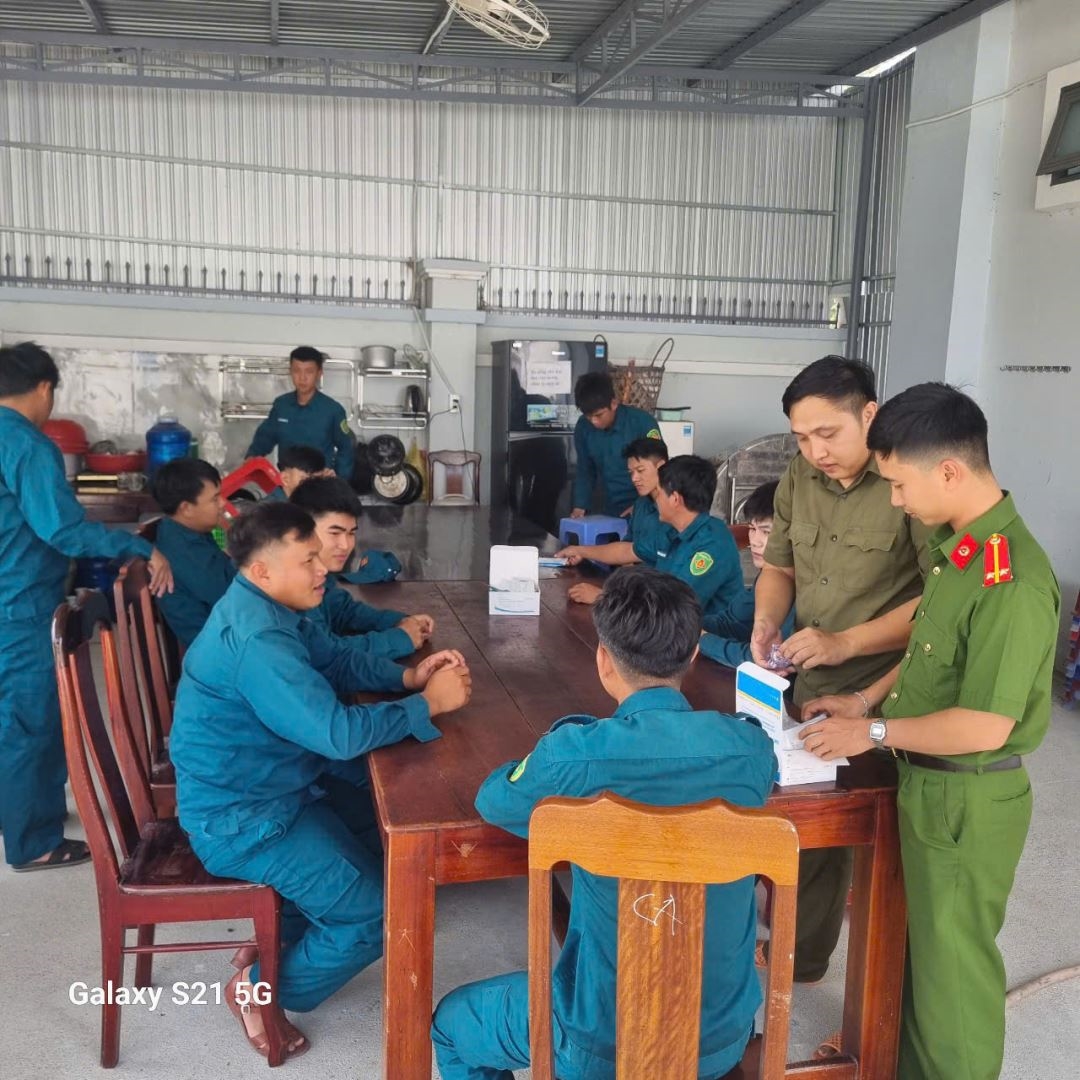 Xã Vạn Thắng thực hiện xét nghiệm ma túy đối với lực lượng dân quân