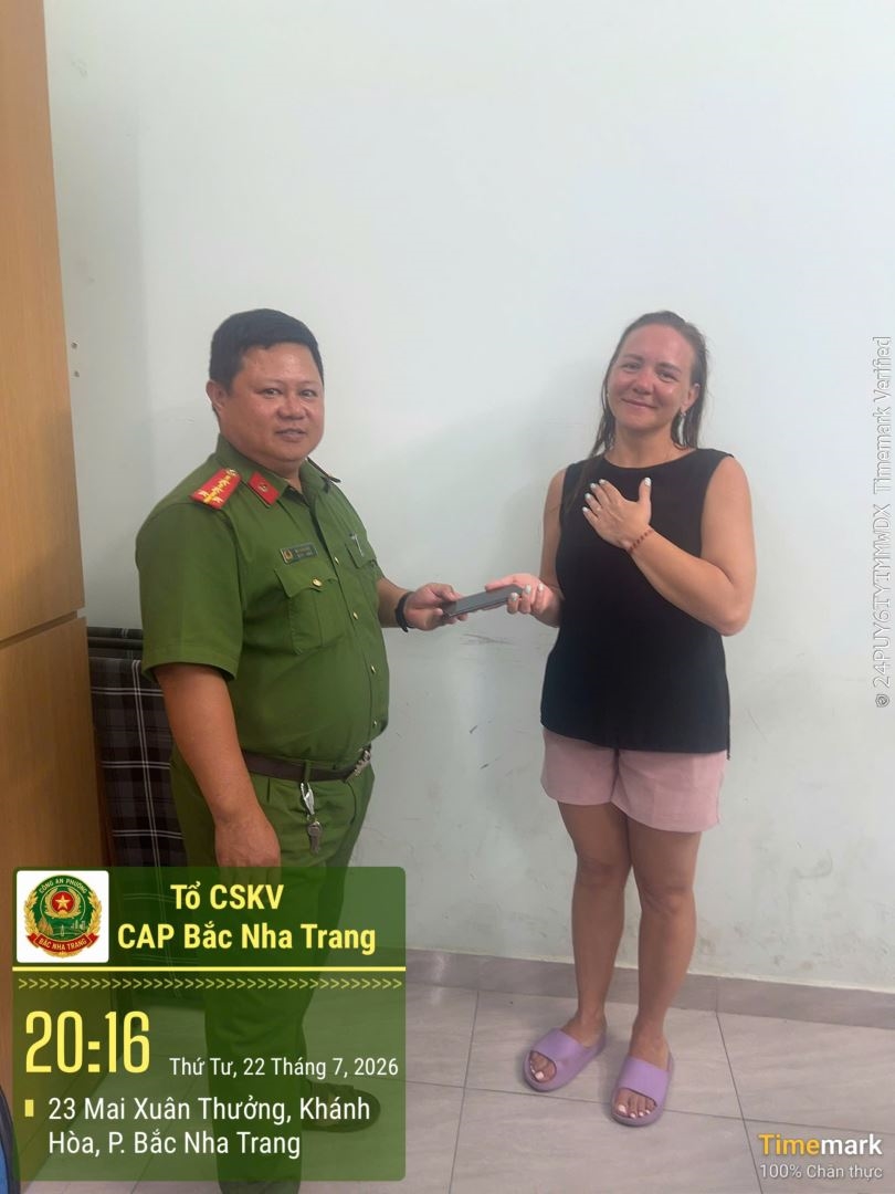 Công an phường Bắc Nha Trang kịp thời trao trả tài sản cho người đánh rơi