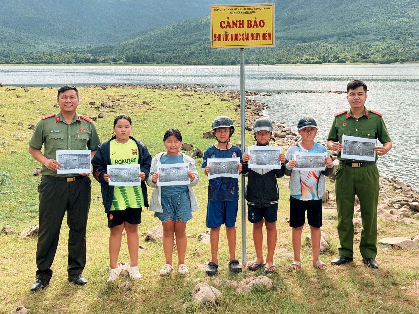 Công an phường Ba Ngòi tăng cường phòng ngừa tai nạn đuối nước tại hồ Suối Hành