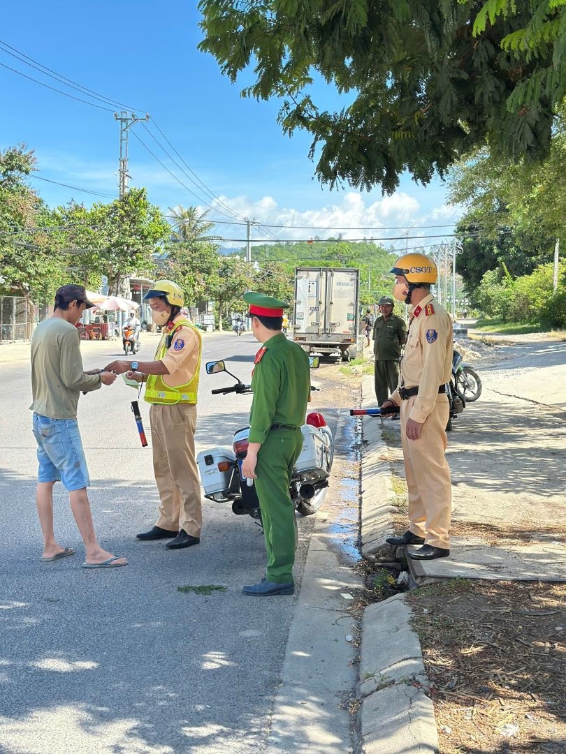 Công an phường Ba Ngòi tăng cường tuần tra, xử lý vi phạm giao thông trên địa bàn