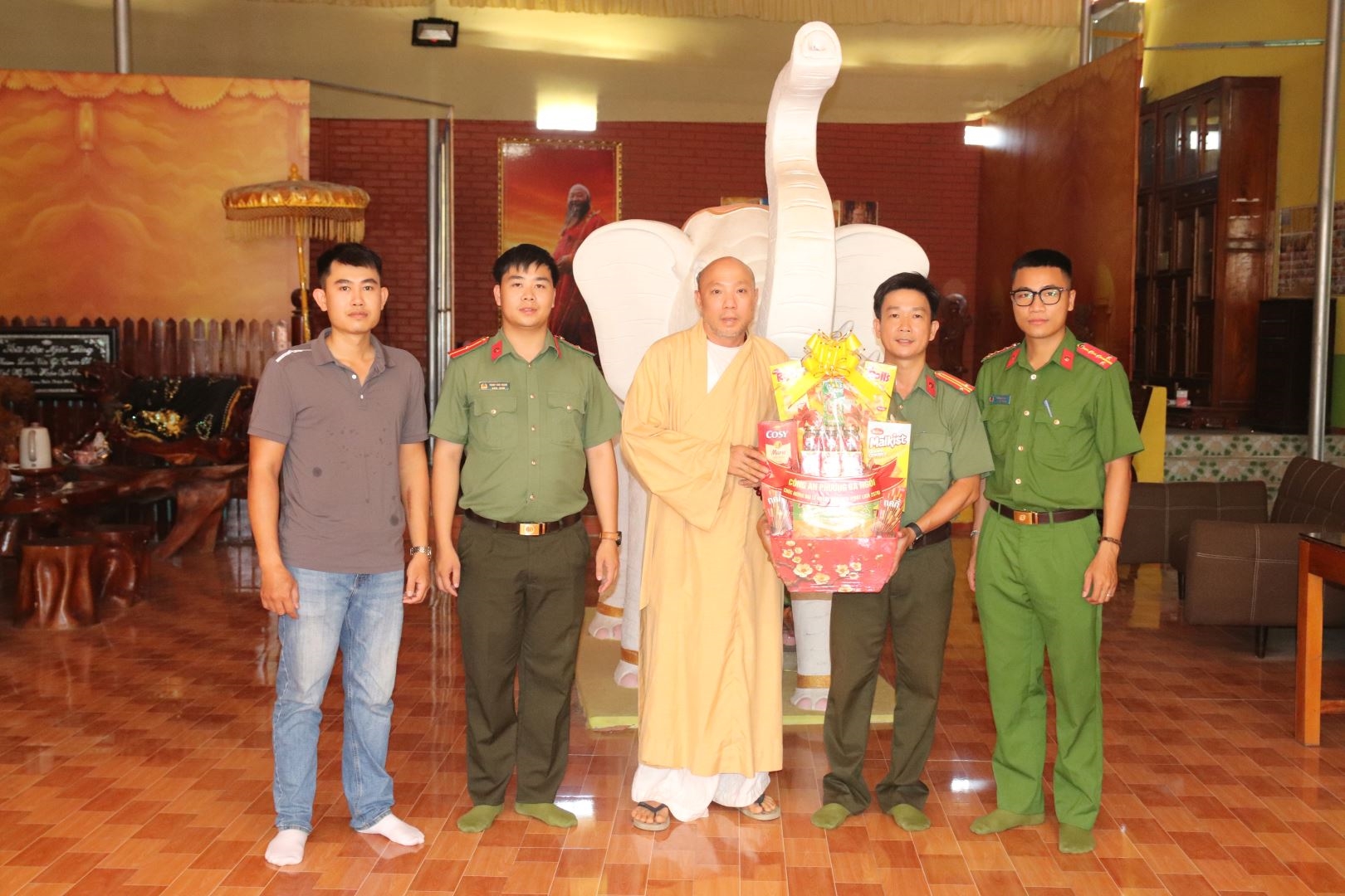 Công an phường Ba Ngòi thăm, chúc mừng các cơ sở phật giáo nhân dịp đại lễ vu lan báo hiếu 2026 (phật lịch 2570)