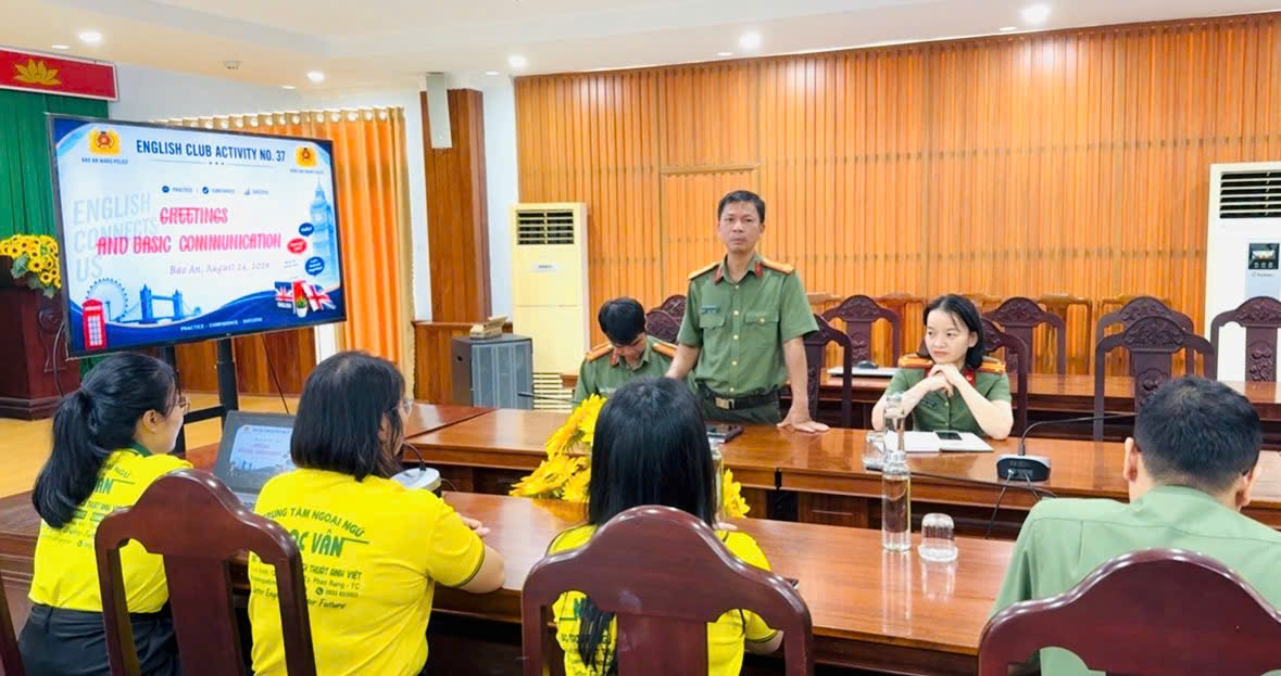 Sôi nổi các hoạt động sinh hoạt của Câu lạc bộ tiếng Anh Công an phường hưởng ứng Chương trình “Người dân Khánh Hòa nói tiếng Anh”
