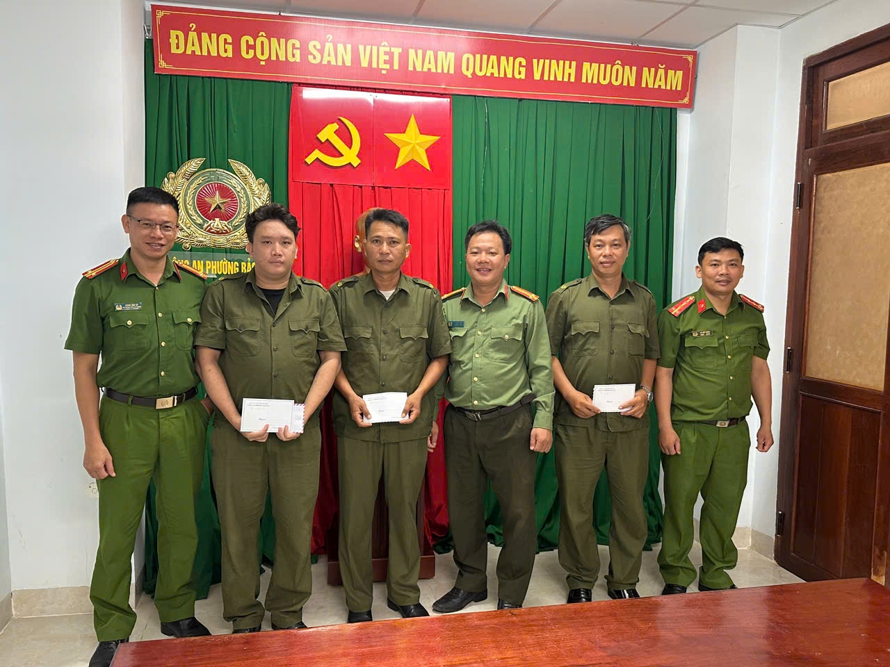 Công an phường Bảo An hỗ trợ chăm lo đời sống cho lực lượng bảo vệ an ninh trật tự cơ sở có hoàn cảnh khó khăn