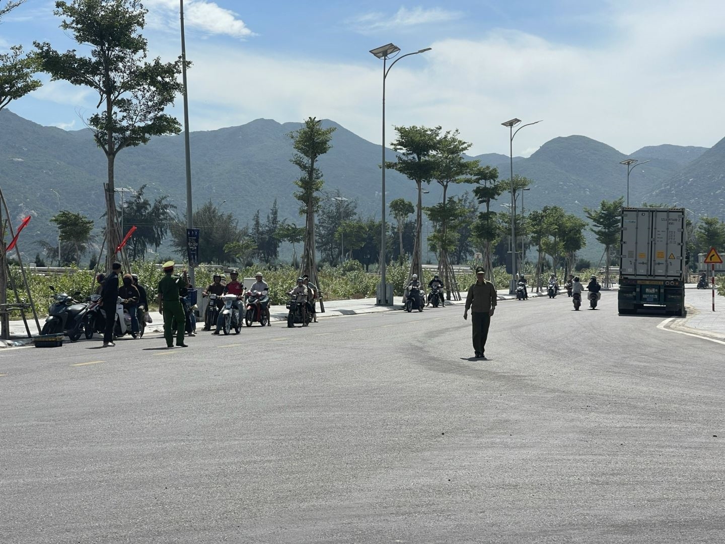 Công an xã Cà Ná tăng cường lực lượng bảo đảm an ninh, an toàn cuộc diễn tập khu vực phòng thủ năm 2026