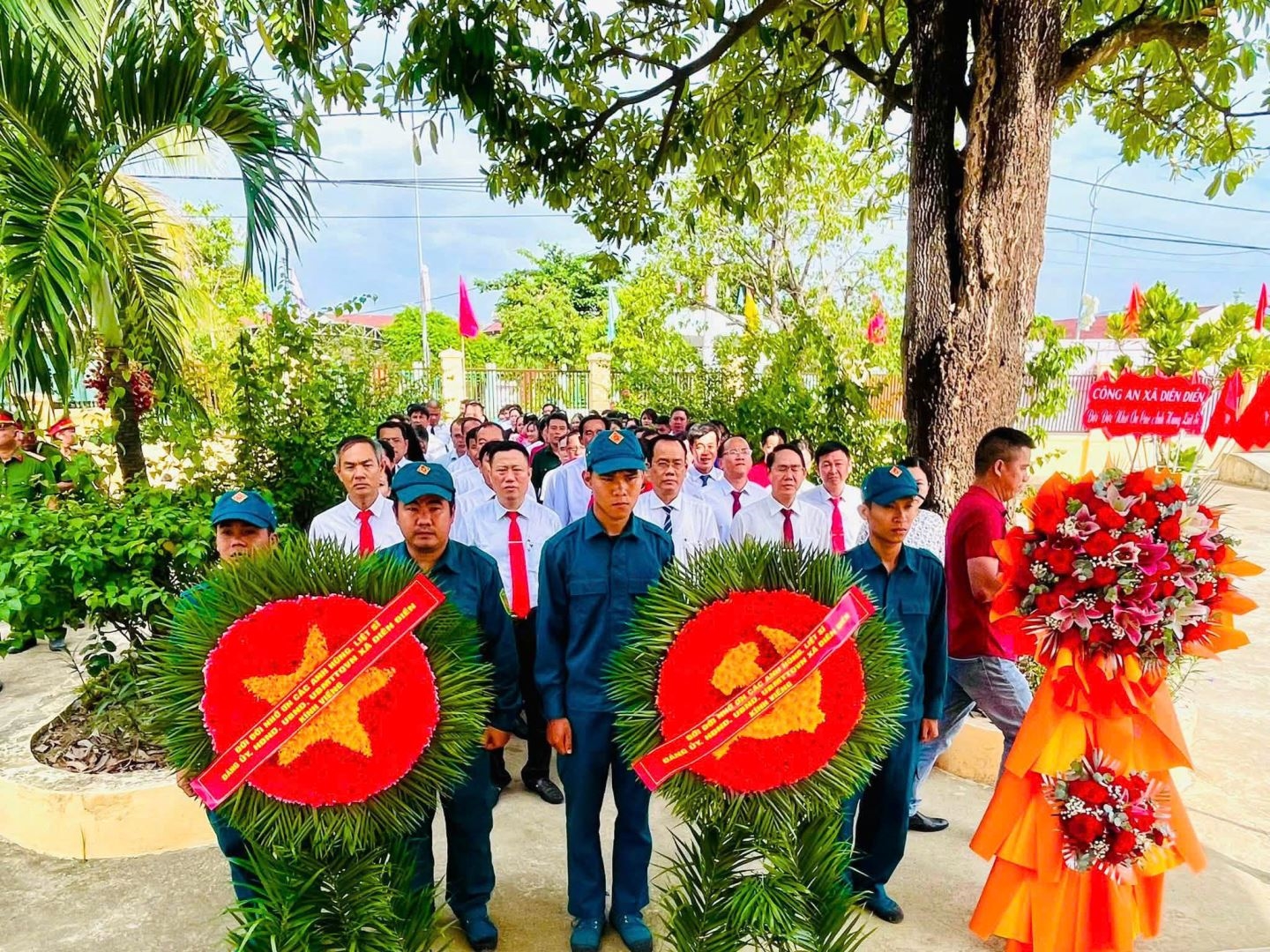 Công an xã Diên Điền tham gia lễ dâng hương, dâng hoa tưởng niệm các anh hùng liệt sĩ nhân kỷ niệm 79 năm Ngày Thương binh - Liệt sĩ (27/7/1947 - 27/7/2026)