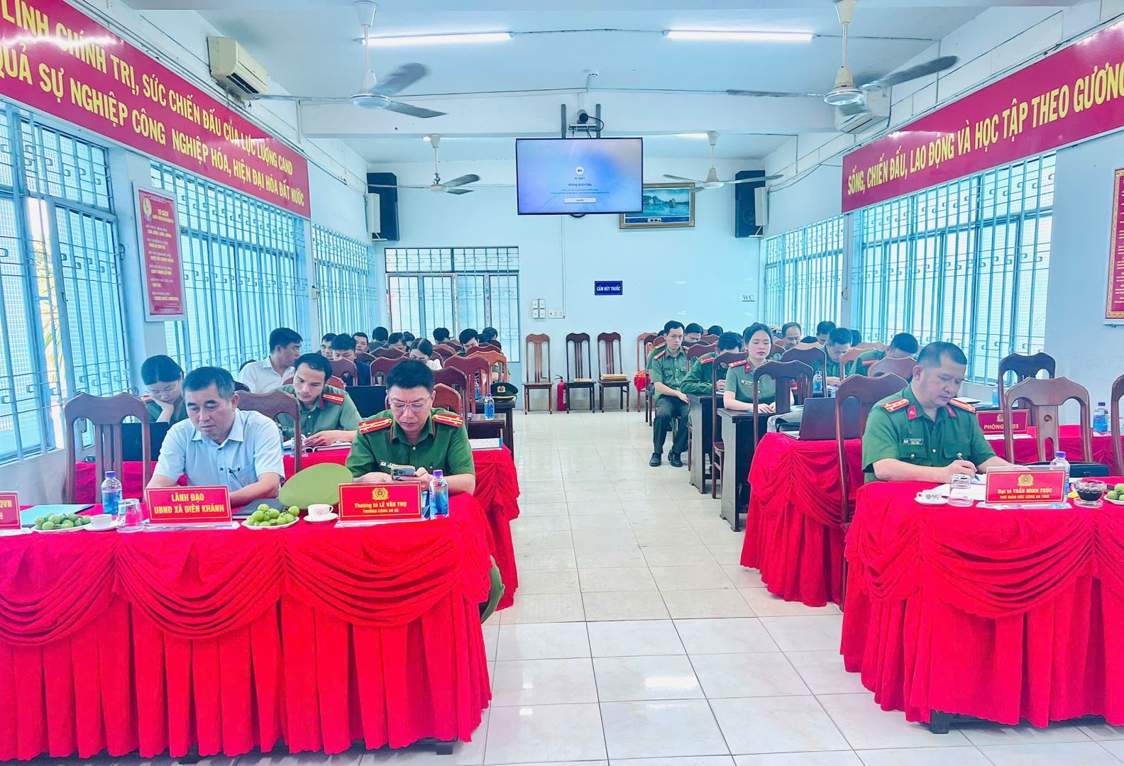 Công an xã Diên Khánh tổ chức Hội nghị sơ kết công tác Công an 6 tháng đầu năm 2026