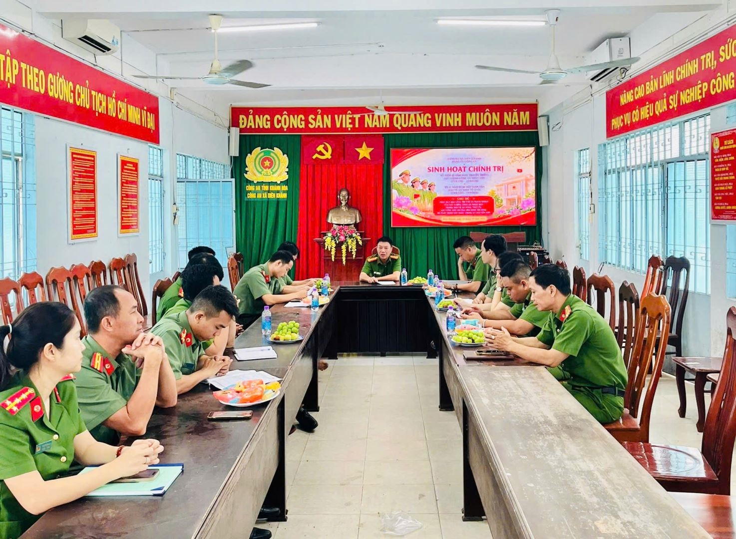 Đảng bộ Công an xã Diên Khánh tổ chức sinh hoạt chính trị và tuyên truyền kỷ niệm 81 năm Ngày truyền thống Công an nhân dân (19/8/1945 - 19/8/2026), 21 năm Ngày hội toàn dân bảo vệ an ninh Tổ quốc (19/8/2005 - 19/8/2026)