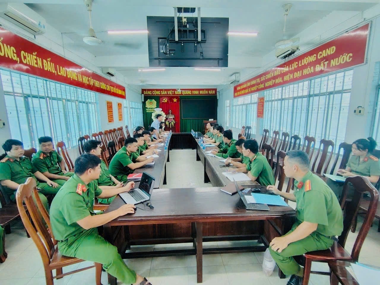 Công an xã Diên Khánh: Không ngừng trau dồi, nâng cao nghiệp vụ trong công tác tiếp công dân, giải quyết  khiếu nại, tố cáo