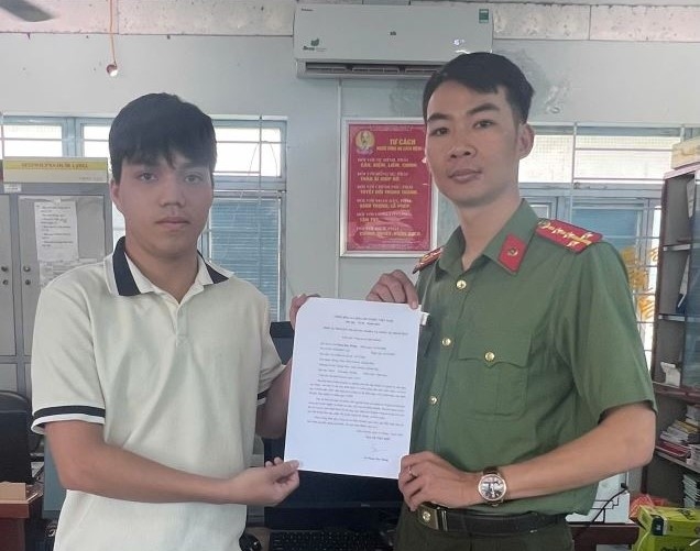 Thanh niên xã Diên Khánh viết đơn tình nguyện thực hiện nghĩa vụ tham gia CAND năm 2027