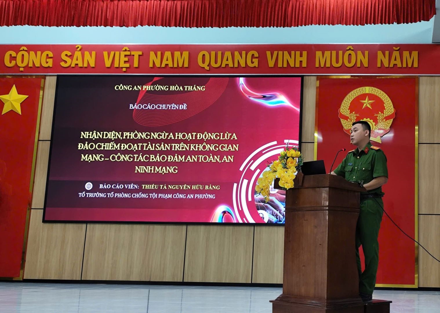Công an phường Hòa Thắng tuyên truyền, phổ biến kiến thức phòng ngừa lừa đảo chiếm đoạt tài sản trên không gian mạng