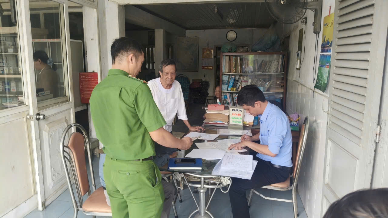 Đoàn kiểm tra liên ngành kiểm tra hoạt động hành nghề y, dược ngoài công lập trên địa bàn xã Lâm Sơn