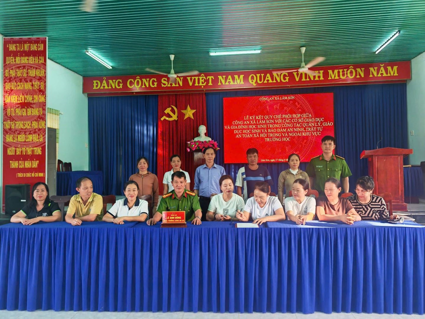 Công an xã Lâm Sơn tổ chức lễ ký kết Quy chế phối hợp giữa với các cơ sở giáo dục và gia đình học sinh