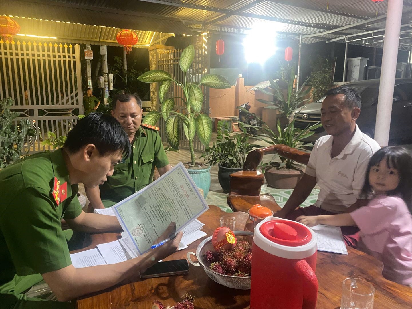Công an xã Lâm Sơn tăng cường kiểm tra cư trú tại các cơ sở kinh doanh lưu trú trên địa bàn