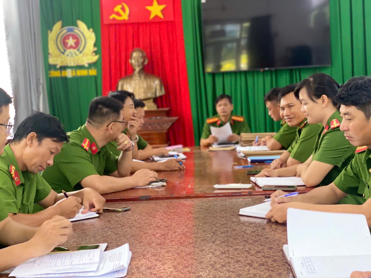 Công an xã Ninh Hải tích cực tham gia phòng, tin giả trên không gian mạng
